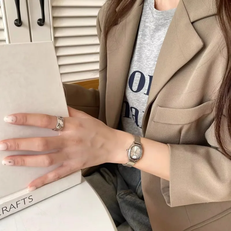 Kleine Oval Zifferblatt Grüne  – Luxury Watch Safe Bewertung und Preis