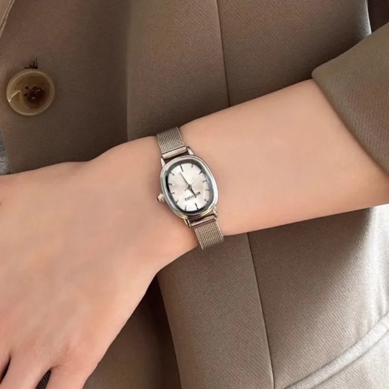 Kleine Oval Zifferblatt Grüne  – Luxury Watch Safe Bewertung und Preis