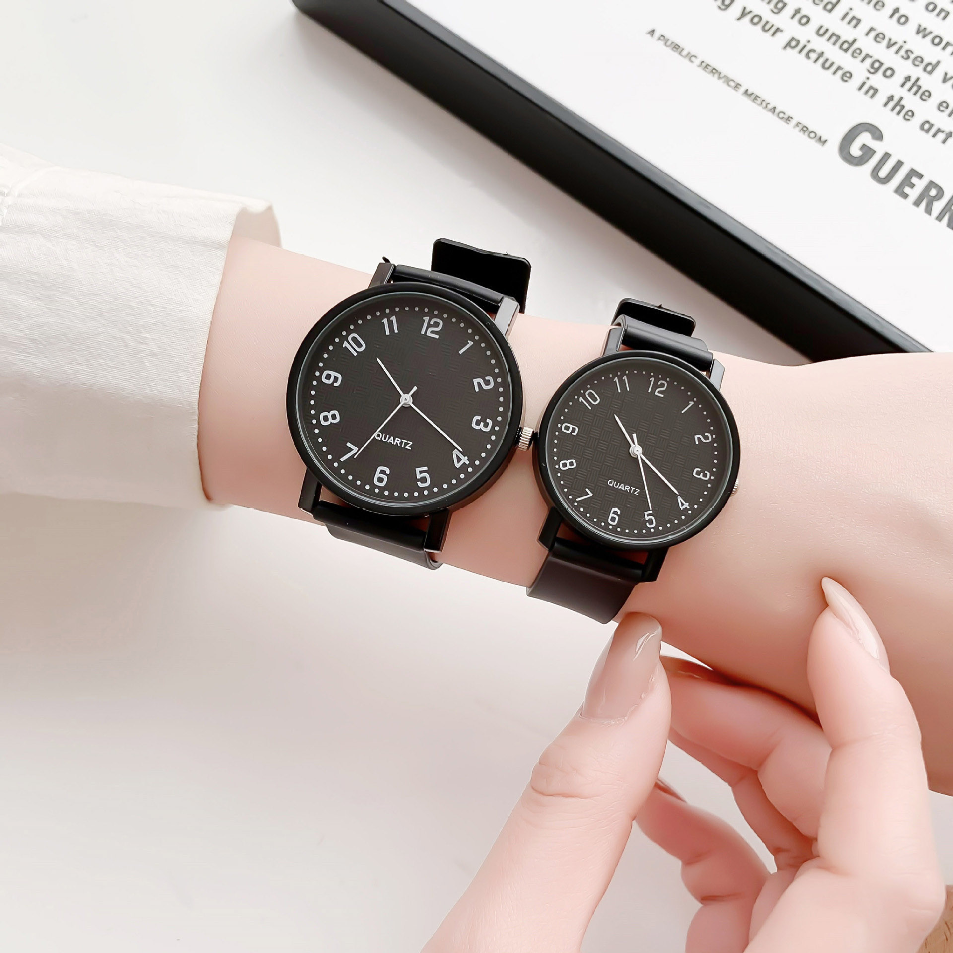 Einfache schwarze Uhr Quarzuhr – Luxury Watch Straps Bewertung und Preis